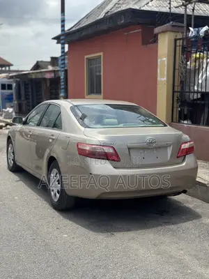 Toyota Camry LE 4dr Sedan (2.4L 4cyl 5A) 2009 Gold