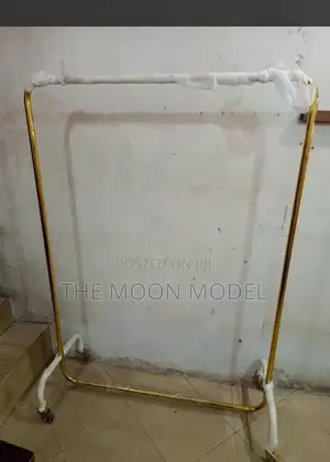Single Gold Hanger