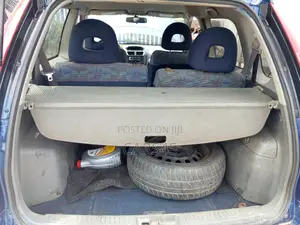Mitsubishi SpaceRunner 2000 Blue