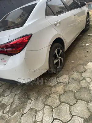 Toyota Corolla LE (1.8L 4cyl 2A) 2018 Off white