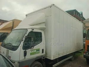 Mitsubishi Canter Box Truck 6 Tyres (Foreign Used)