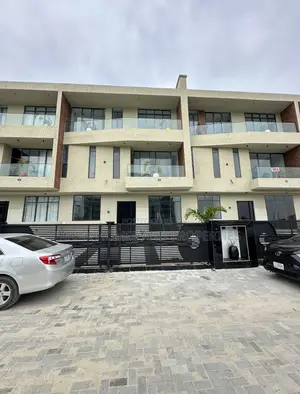 5bdrm Townhouse/Terrace in A Well Secured, Lekki Phase 1 for sale