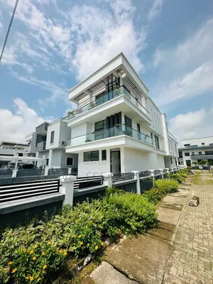 Furnished 4bdrm Mansion in Private Estate Osapa for sale