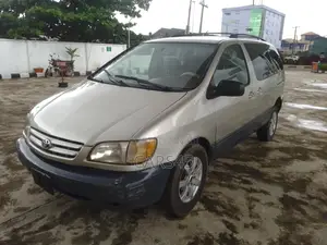 Toyota Sienna 2001 Silver