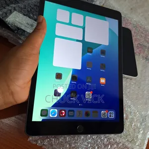 Apple iPad 9.7 64 GB Gray