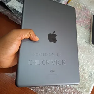 Apple iPad 9.7 64 GB Gray