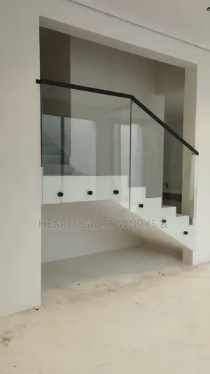 Modern Standoff Glass Staircase | Sleek Frameless Design