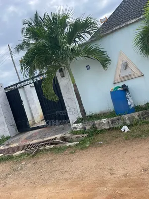 4bdrm Bungalow in Tireadara Estate, Oluyole for sale
