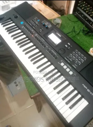 Yamaha Keyboard - PSR E473