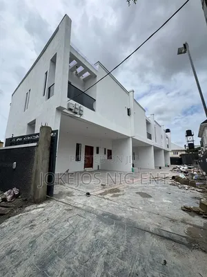 3bdrm Townhouse/Terrace in Thomas Estate Ajah, Off Lekki-Epe Expressway
