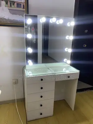 Vanity Table With Lights