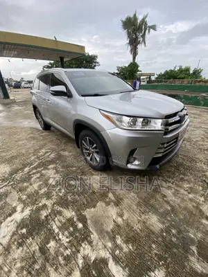 Toyota Highlander XLE 2019 Gray