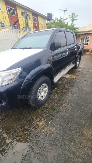 Toyota Hilux 2014 Black