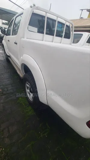 Toyota Hilux 2013 White