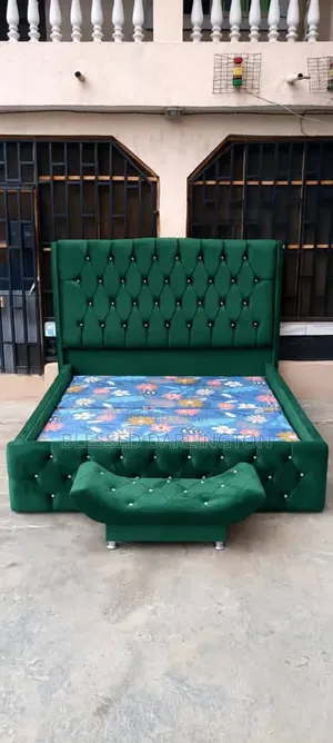 Family Size Green Colour Button Bed