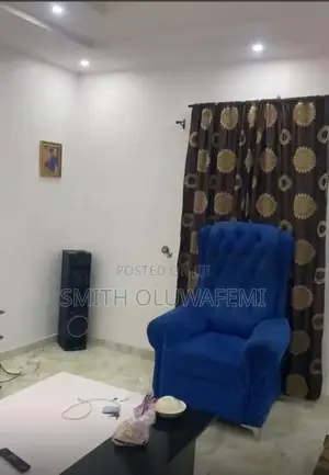 1 Single Royal Chair