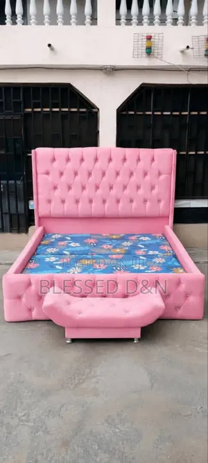 High Quality Standard Ladies Pink Paded Bed
