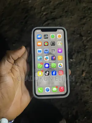Apple iPhone 11 64 GB Red