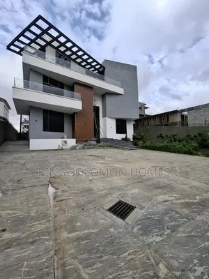 5bdrm Mansion in Katampe Extension for sale