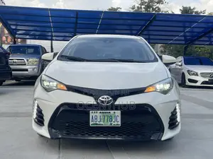 Toyota Corolla SE 4dr Sedan (1.8L 4cyl CVT) 2017 White