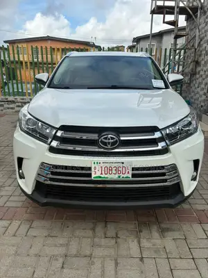 Toyota Highlander XLE 4dr SUV AWD (3.5L 6cyl 6A) 2014 White