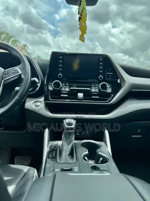 Toyota Highlander 2022 White