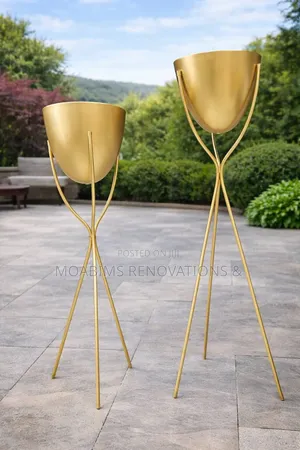 Tripod Stand for Flower- Black Gold Stand.