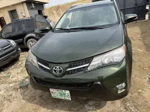 Toyota RAV4 LE 4dr SUV (2.5L 4cyl 6A) 2014 Green