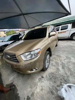 Toyota HiAce 2008 Gold
