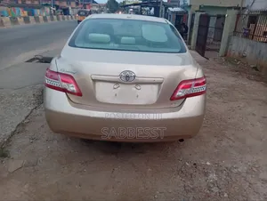 Toyota Camry 2010 Gold