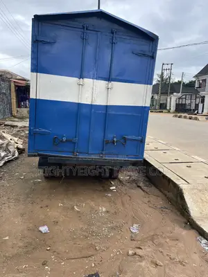 Mitsubishi Fuso Canter 2002 Blue