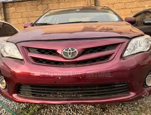 Toyota Corolla 2011 Maroon