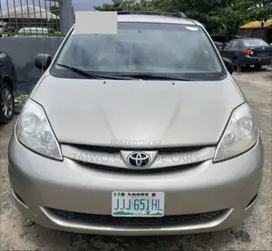 Toyota Sienna LE AWD 2006 Gold