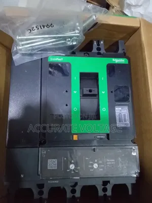 4p 400a Schneider McCb