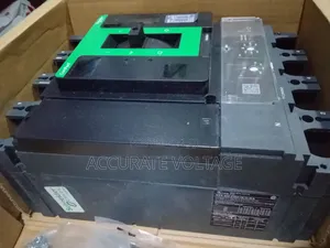 4p 400a Schneider McCb