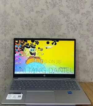 Laptop HP 15-ra003nia 8GB Intel Core i3 SSD 256GB