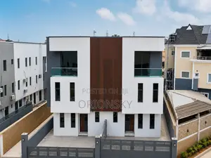 3bdrm Duplex in Millenuim/UPS for sale