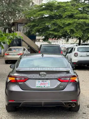 Toyota Camry SE 2021 Gray