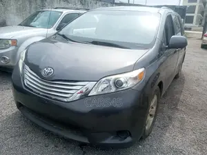 Toyota Sienna 2010 Gray