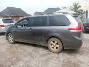 Toyota Sienna 2010 Gray