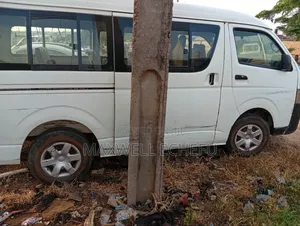 Toyota HiAce 2012 White