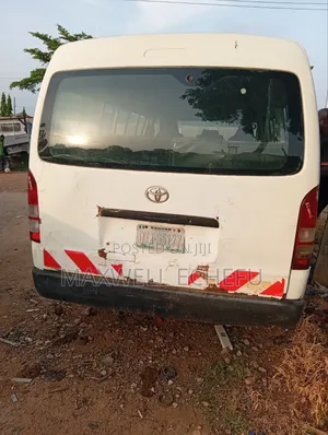 Toyota HiAce 2012 White