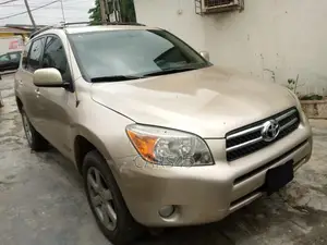 Toyota RAV4 2006 Gold