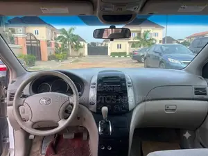 Toyota Sienna LE 2008 Gold