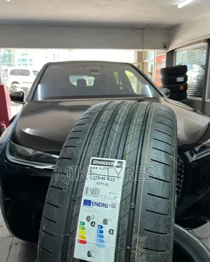 Brand New 275/40r22 Bridgestone