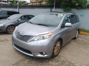 Toyota Sienna 2012 Gray
