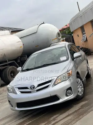 Toyota Corolla LE 4dr Sedan (1.8L 4cyl 4A) 2011 Silver