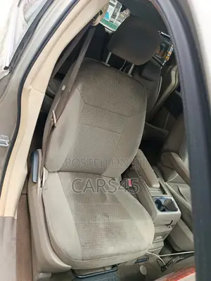 Chrysler Town & Country 2008 Gold