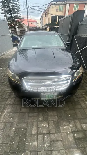 Ford Taurus 2011 Black