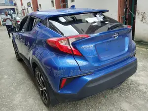 Toyota C-HR 2019 Blue